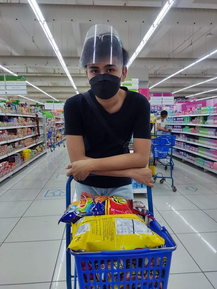 This is @A.G. Kimmy ‘s first payout as an Avocadian Scholar. He said that this is his first time buying groceries for him and his family using his own money. He is so thankful to the Guild for giving him this opportunity to earn through axie.