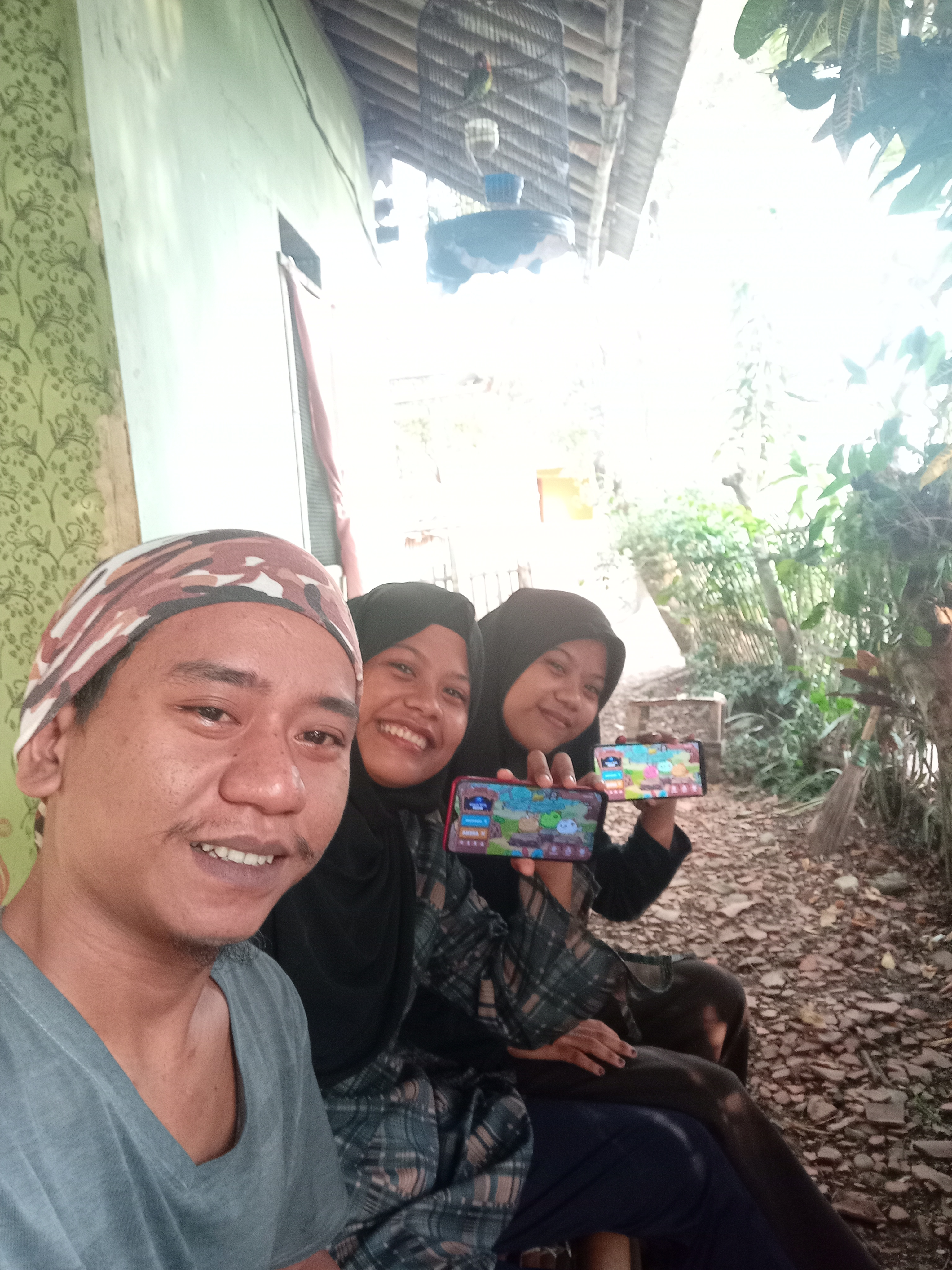 "This is my 3rd payment, and first payment to my two younger sister still hold our payment and will sell later when paying tuition fees, thanks to our mods and the others for the life changer chance" - A.G. WahidinObi